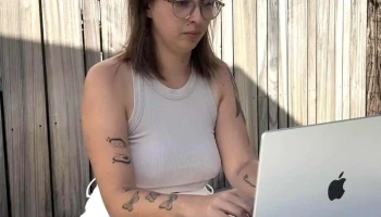 Chloé Blanes - Community Manager - France