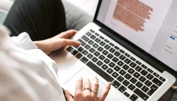 Chloé Bolling - Consultante en communication et community manager au Pays Basque - France