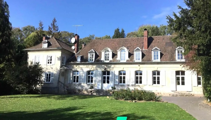 Le Château de Naours et son Gîte - 80260 Naours